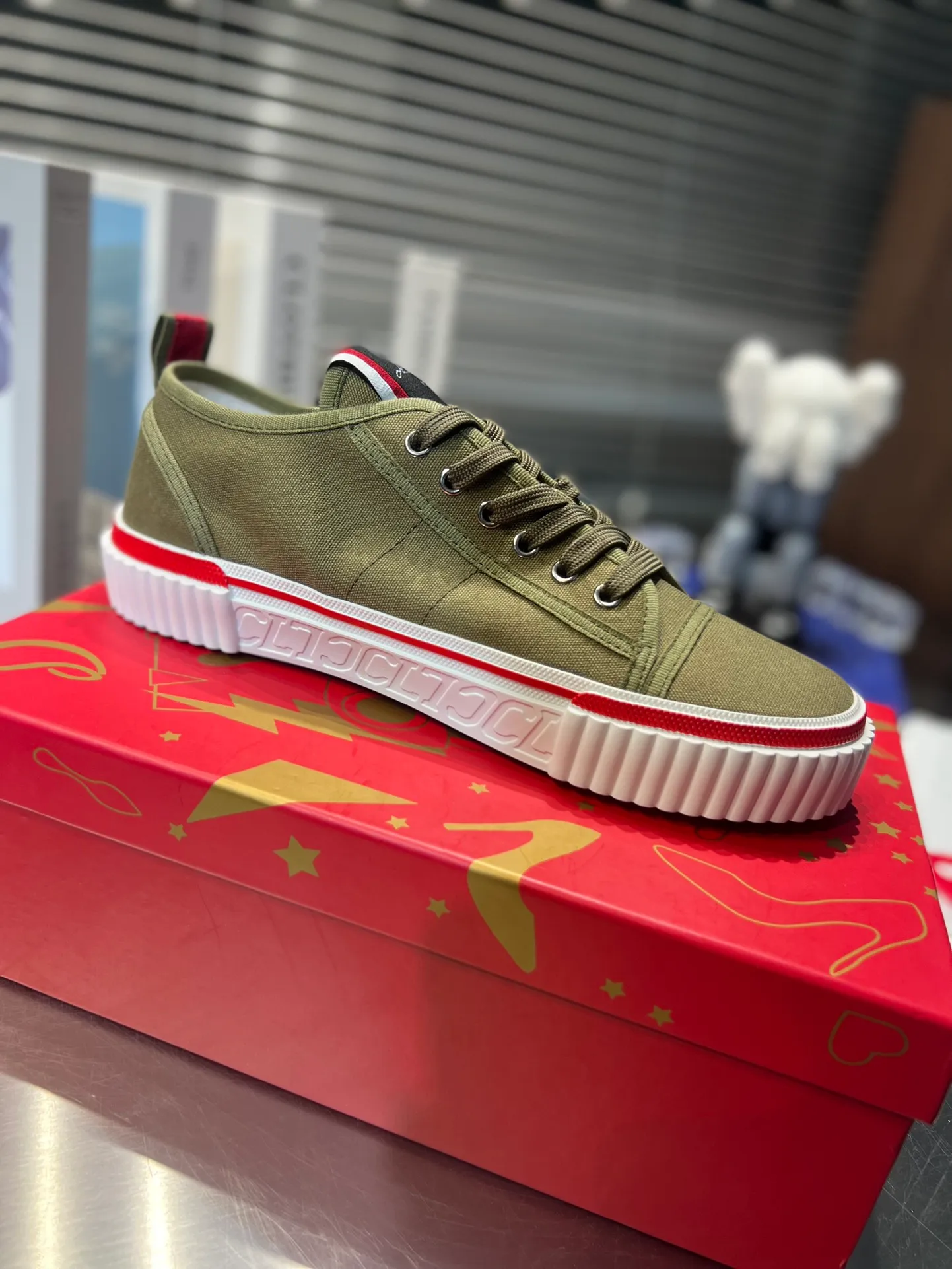 👟👟Ex-factory price 500👟👟 ╔Low top canvas air force white model╗ ·Top version customization·2023𝐬𝐬 𝑪𝒉𝒓𝒊𝒔𝒕𝒊𝒂𝒏 𝑳𝒐𝒖𝒃𝒐𝒖𝒕𝒊𝒏 ▪️No matter the last shape, fabric, diamonds, nails, lining, outsole, they are as close as possible to ZP... ▪️The original sole is specially provided by the original factory ▪️The lining is imported water-dyed cowhide ▪️Private customization time is about 3-7 days —————— Size: Women's 35M-41M Men's 38M-46M